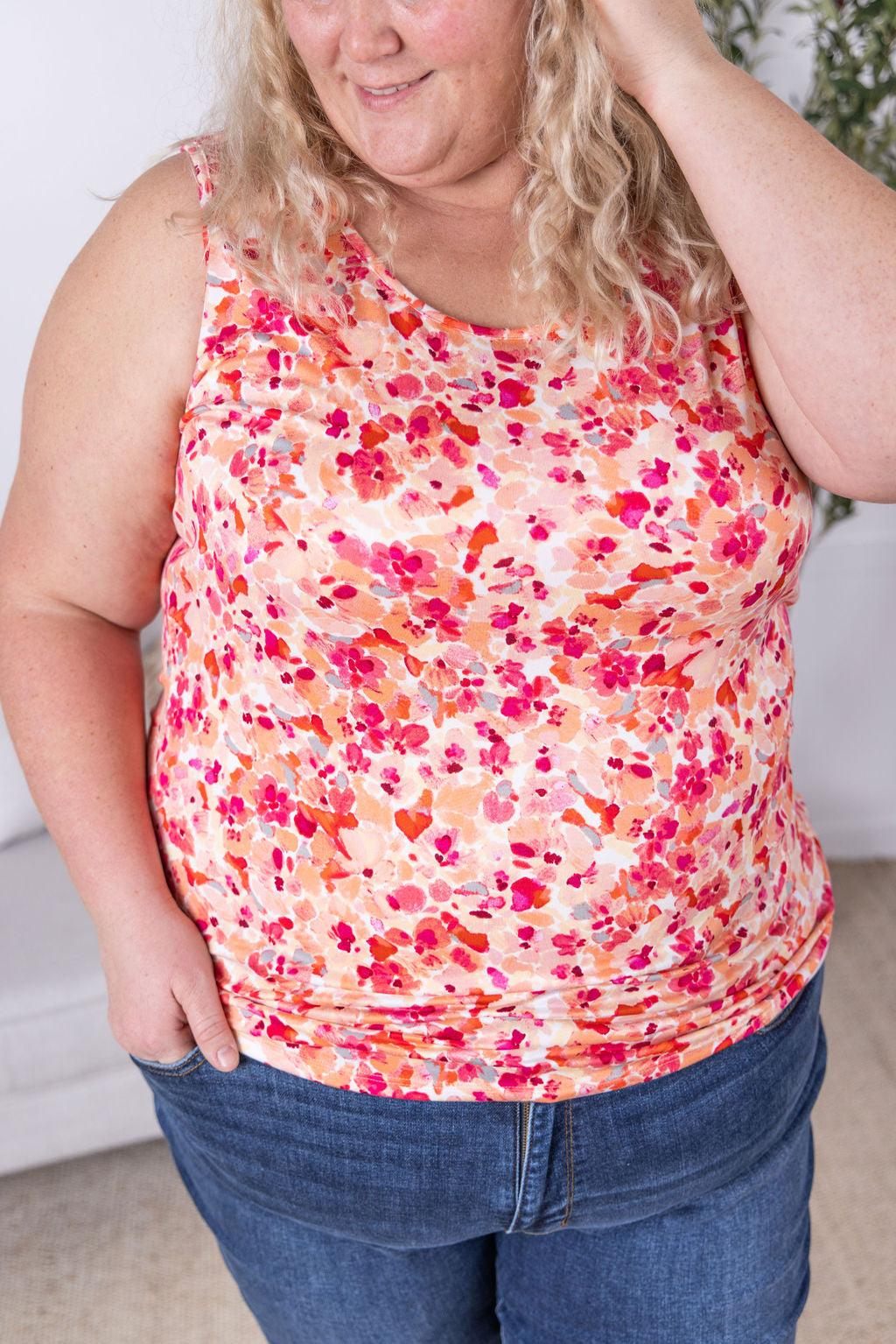 IN STOCK Luxe Crew Tank - Peach Floral Abstract